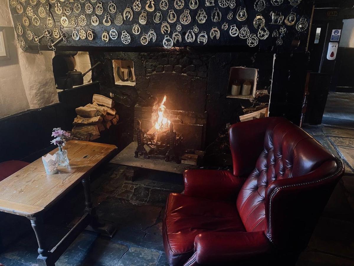The Tuckers Arms Bed & Breakfast Аксминстър Екстериор снимка