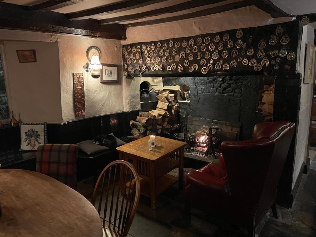 The Tuckers Arms Bed & Breakfast Аксминстър Екстериор снимка