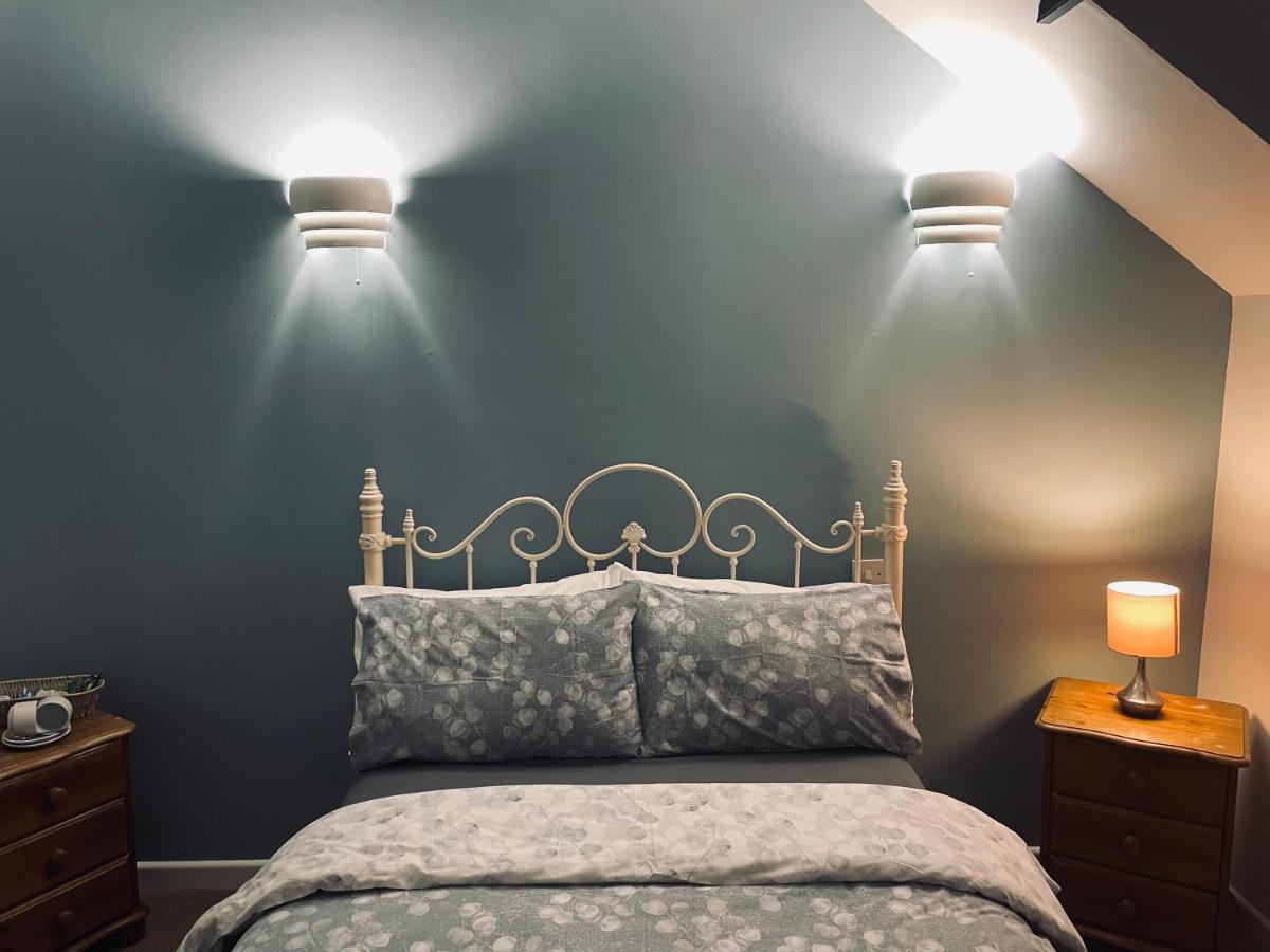 The Tuckers Arms Bed & Breakfast Аксминстър Екстериор снимка